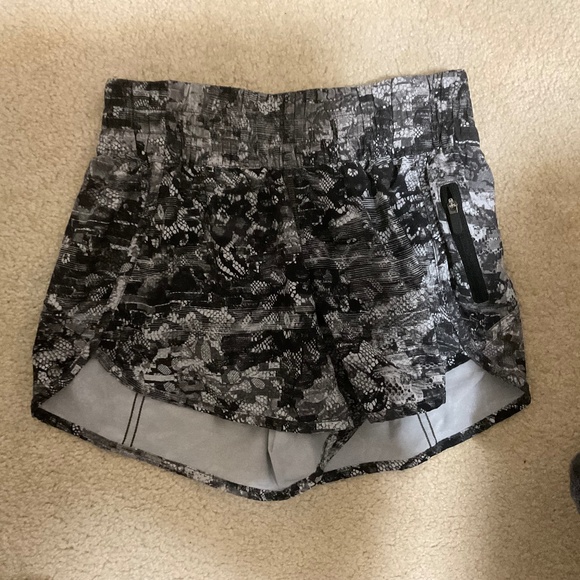 Lululemon Shorts 4 - Picture 1 of 4